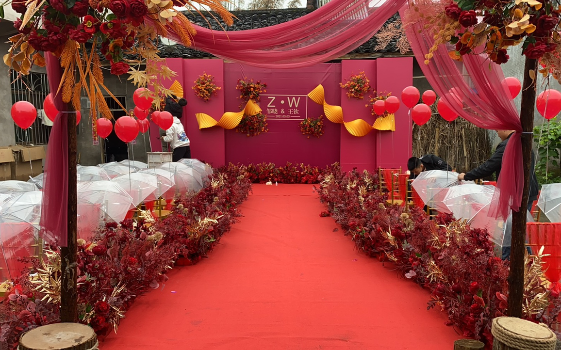 红色室外大气西式婚礼现场