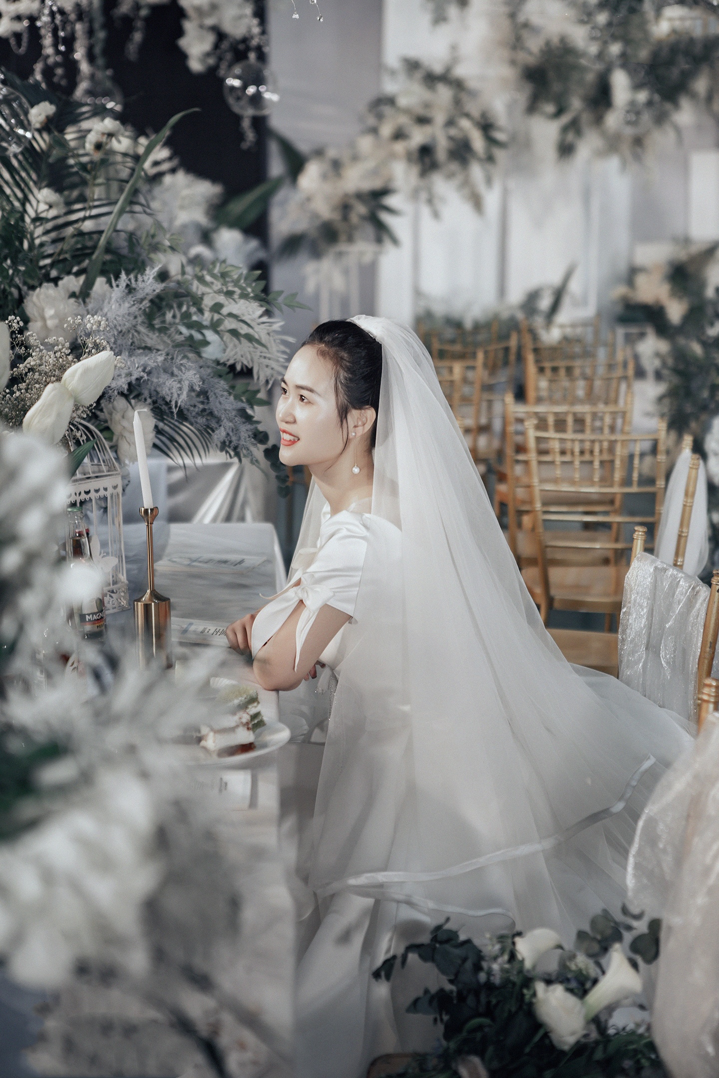 缎面主纱细节取胜，这几处“小心机”少女感爆棚