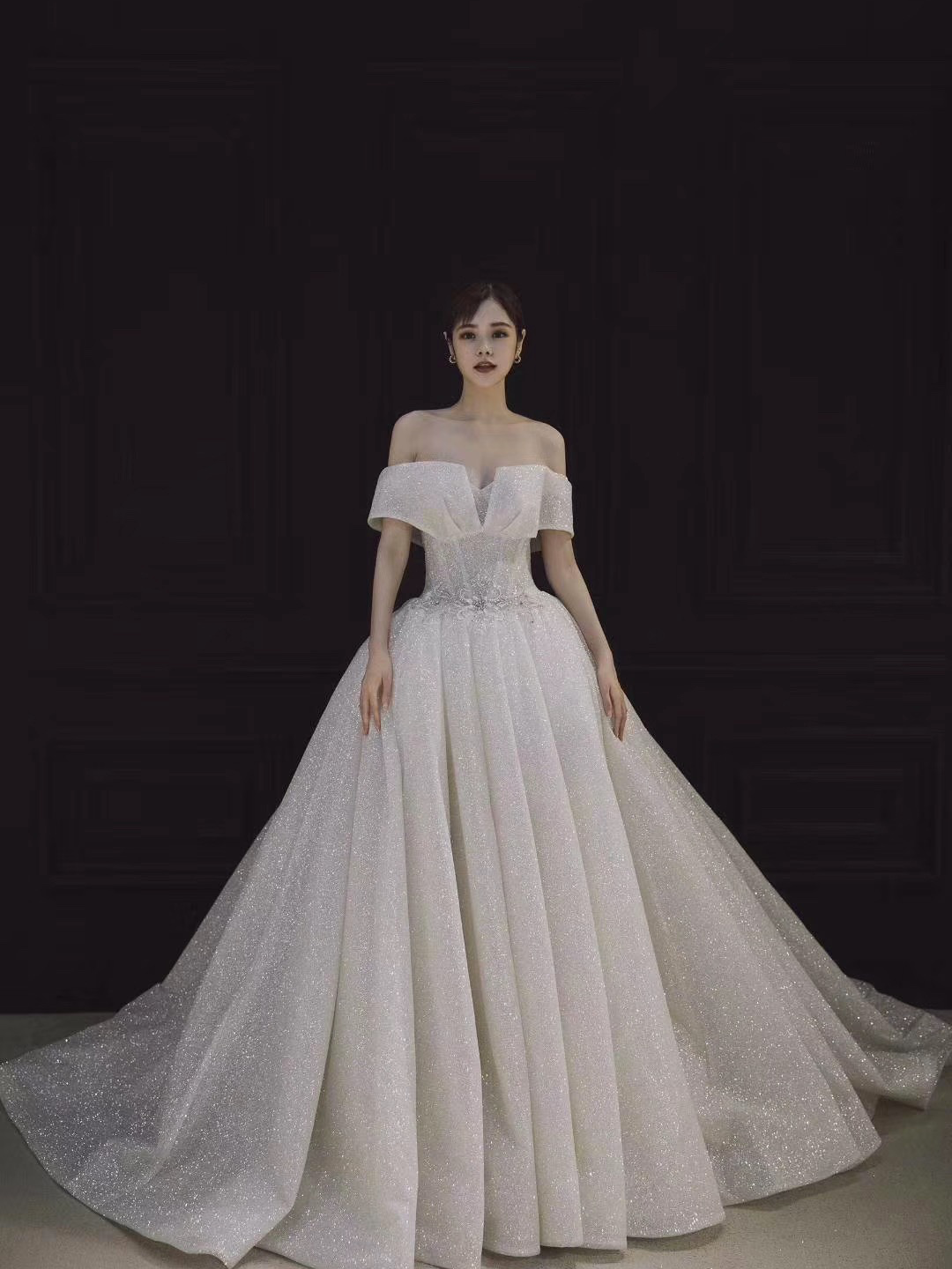 【性价比超值】婚纱礼服十件套+新郎西装