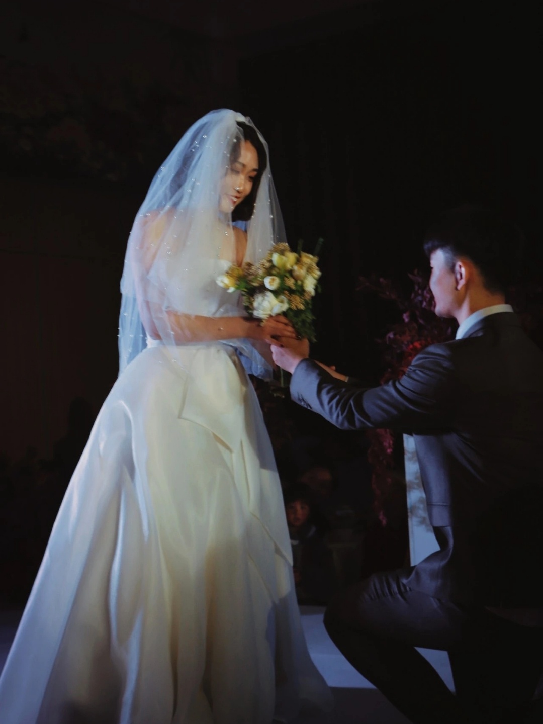 輕奢婚紗+中式嫁衣+敬酒服+伴娘服+跟妝
