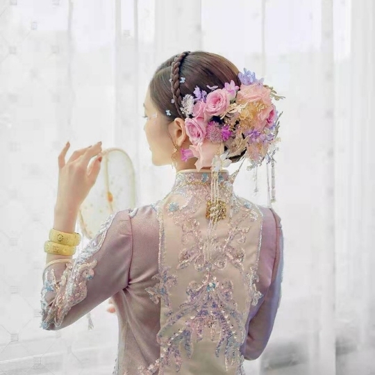 美丽大方自然中式新娘造型