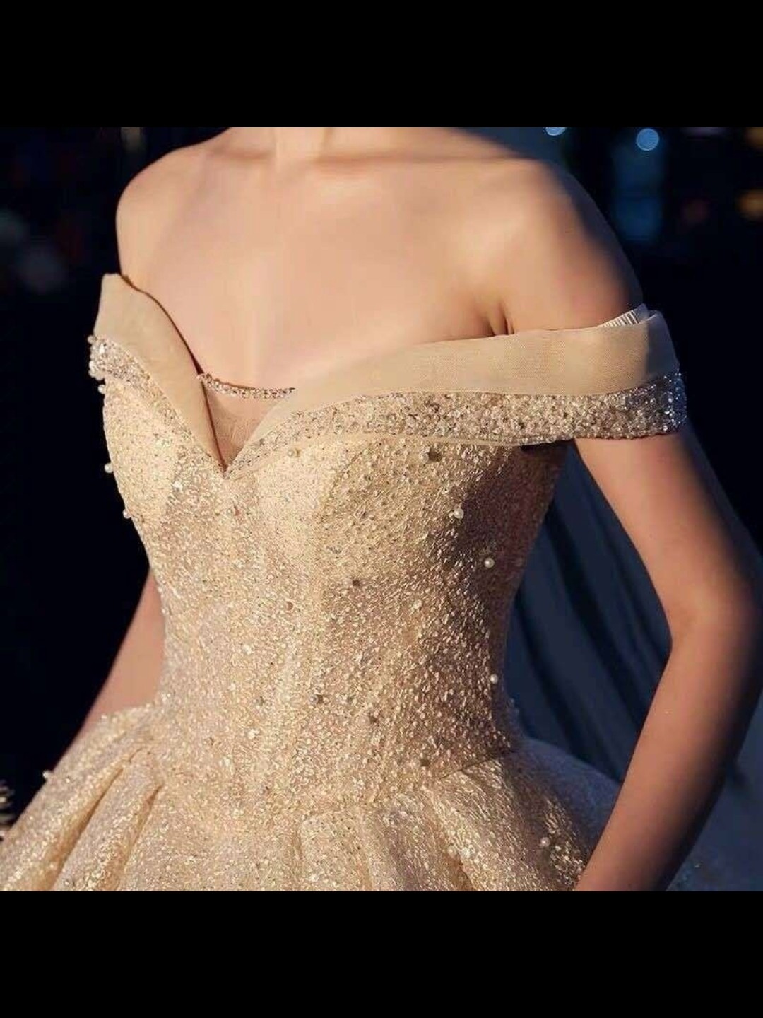  一字肩长拖尾欧式主婚纱 