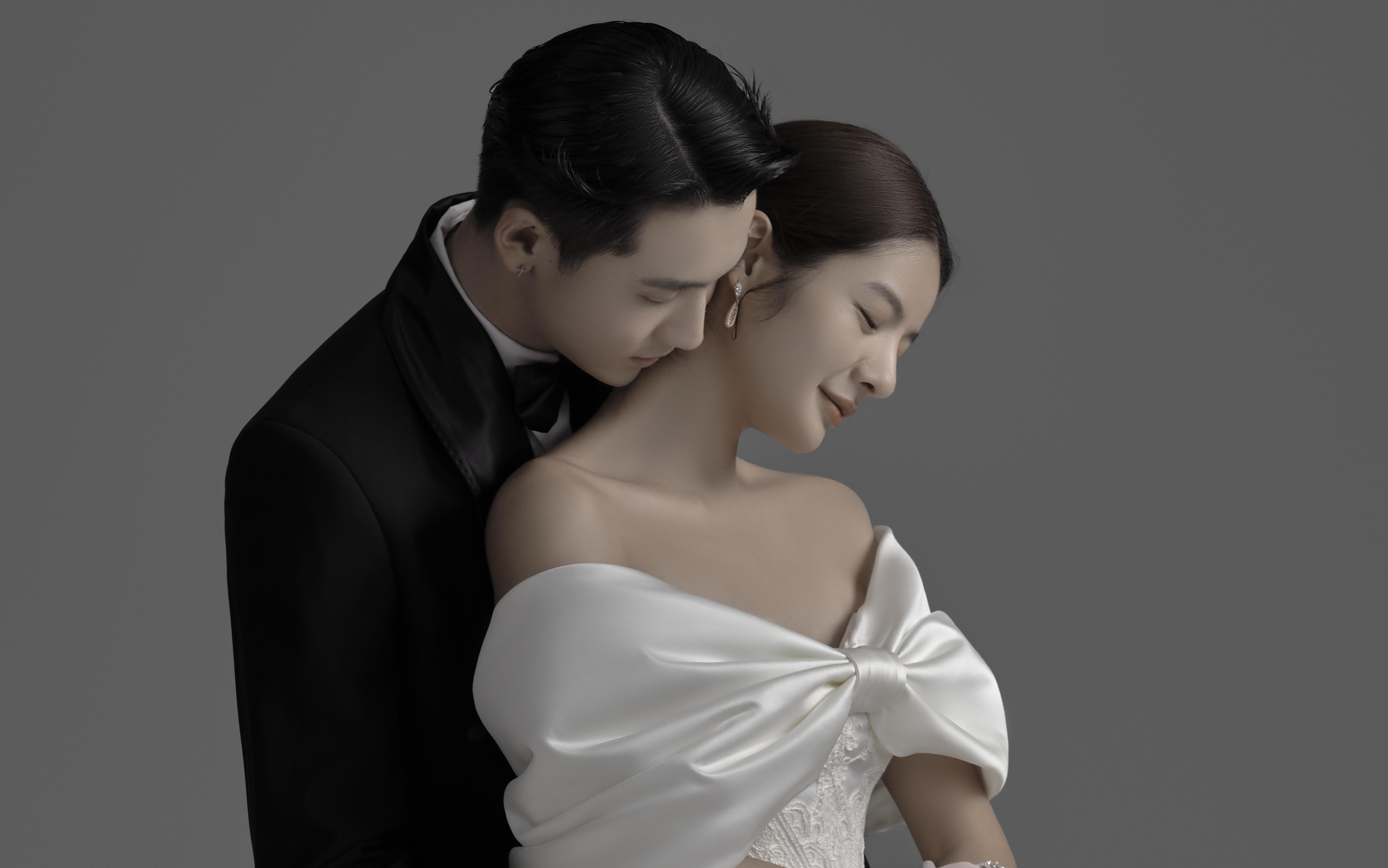 跟妆+跟拍+一条龙套系婚纱