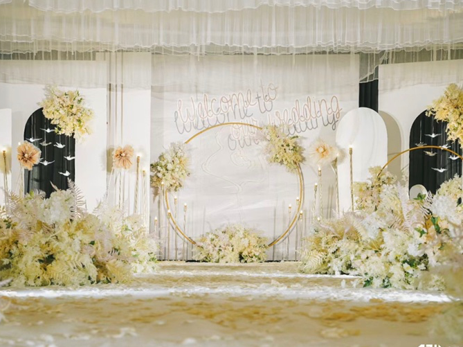 2021簡(jiǎn)愛(ài)香檳色溫馨浪漫婚禮