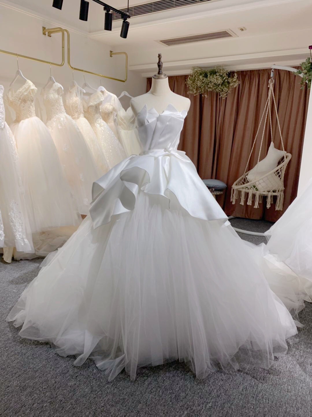 麦希婚纱礼服定制工作室