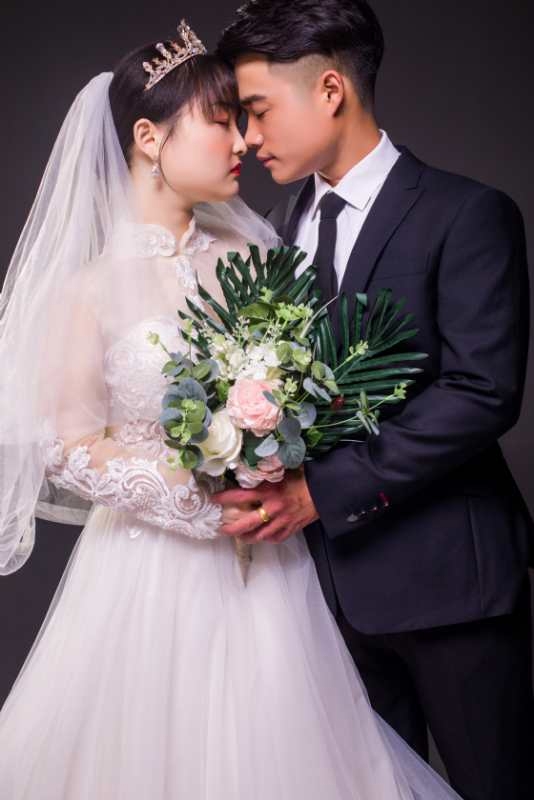 新郎：刘晨，新娘：张玉洁