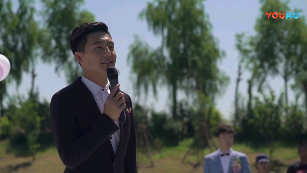 您好我是您的婚礼主持人，期待为您服务。