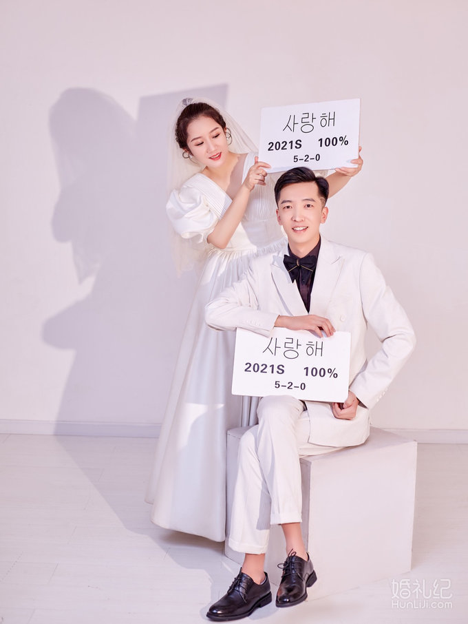 拍婚纱照时服装怎么选