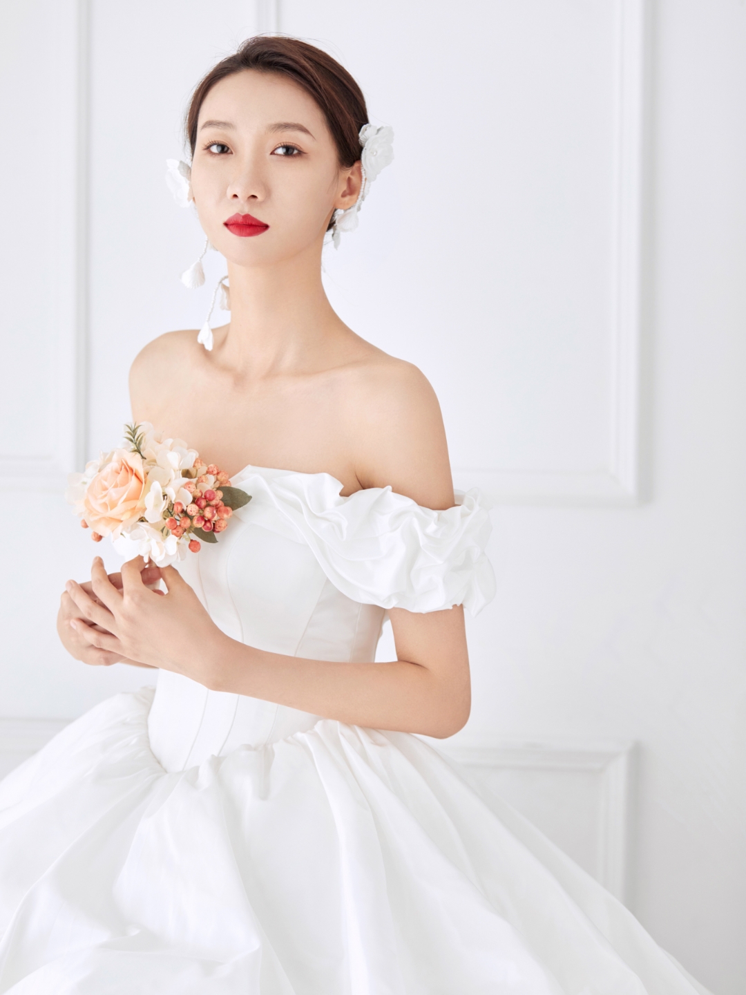 高级感新娘全天跟妆不限造型送婚纱秀禾服(二选一)