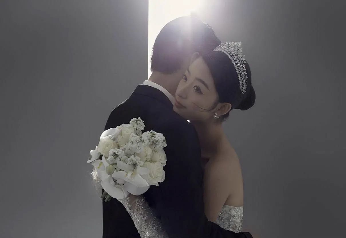 【全年热销】体育公园+潮范街拍+森系元素婚纱照