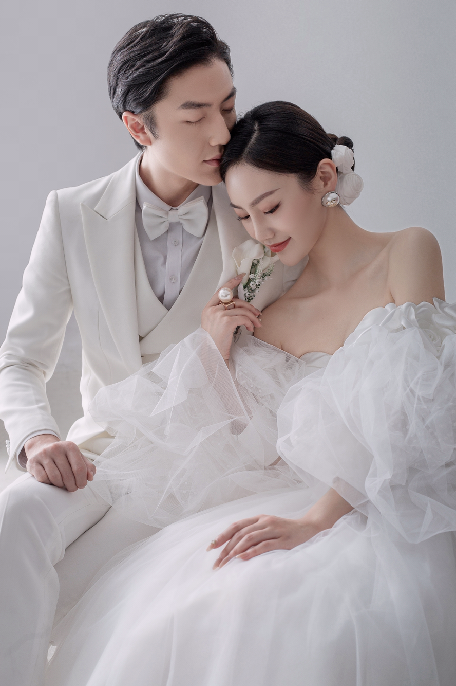 【活動(dòng)】?jī)?nèi)外景通拍+12服12造+送婚紗