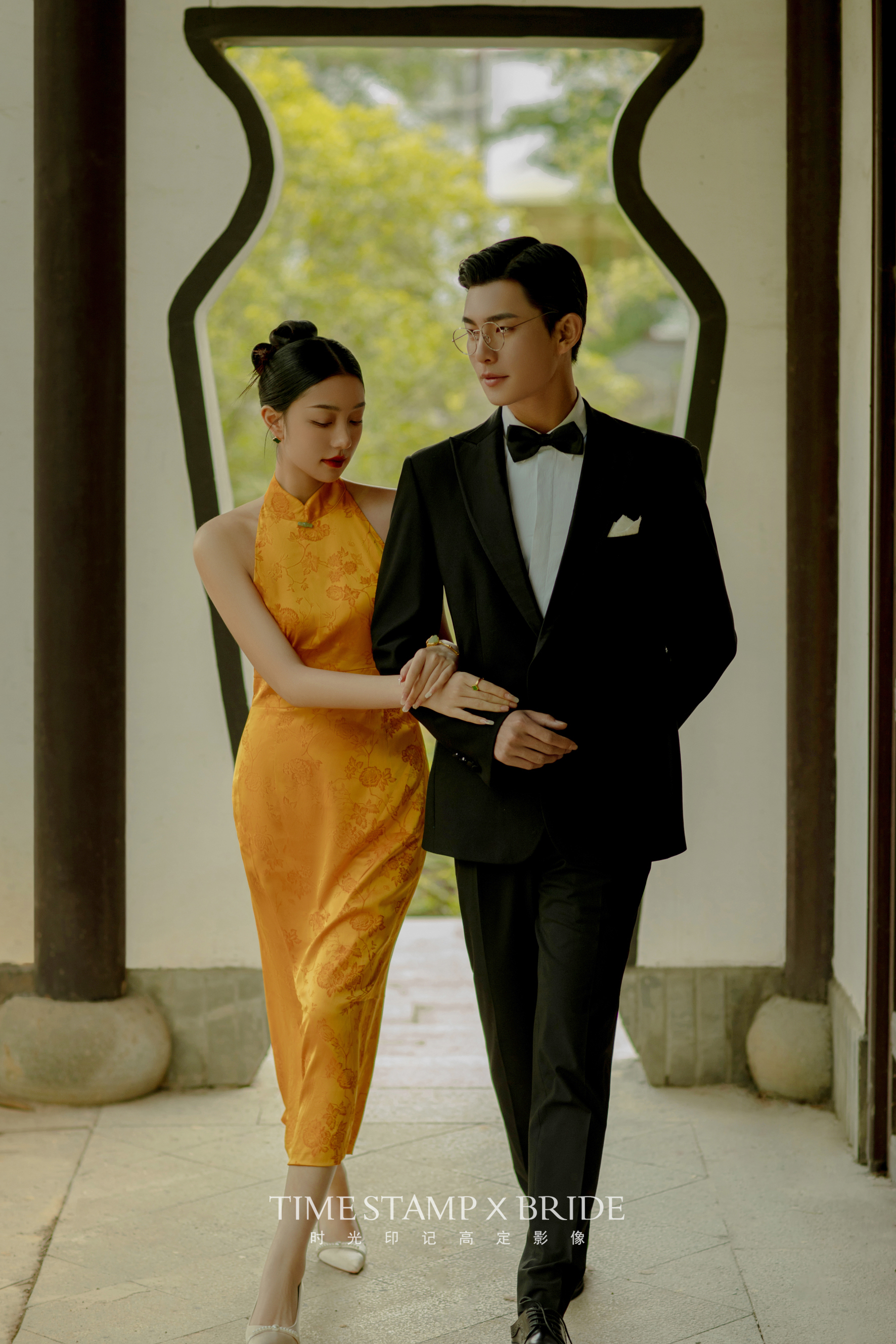 黄色旗袍园林婚照 园林意境 东方气韵！