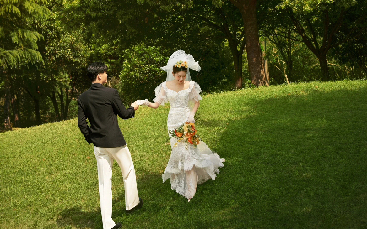 超有氛围感的鲜花森系婚纱照🌲谁拍谁好看