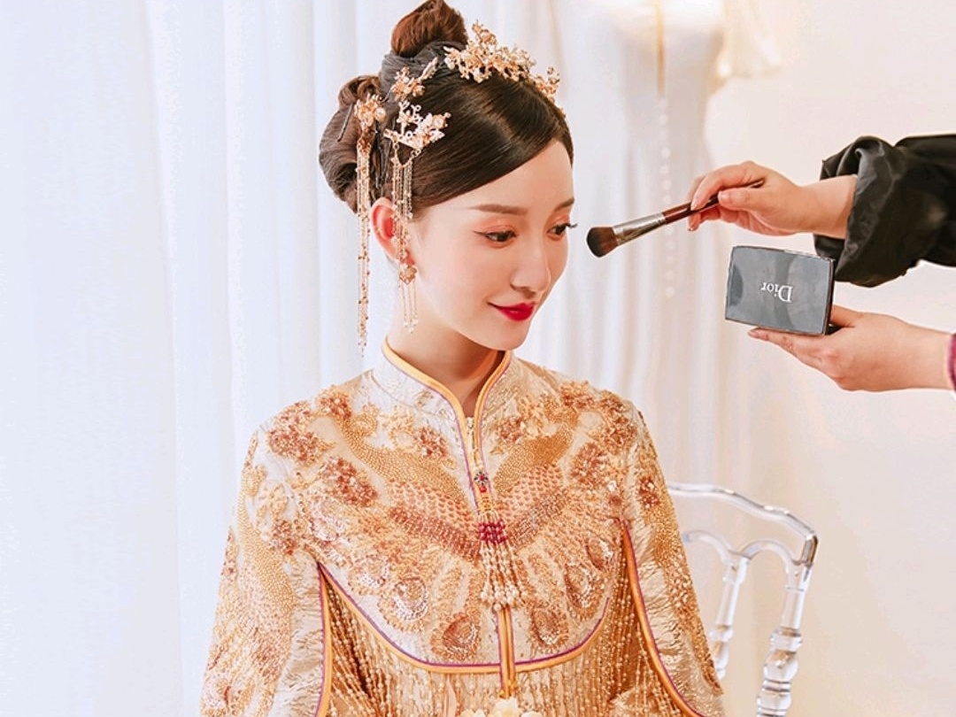 套餐C资深化妆师全天跟妆【现在预定送亲友妆】