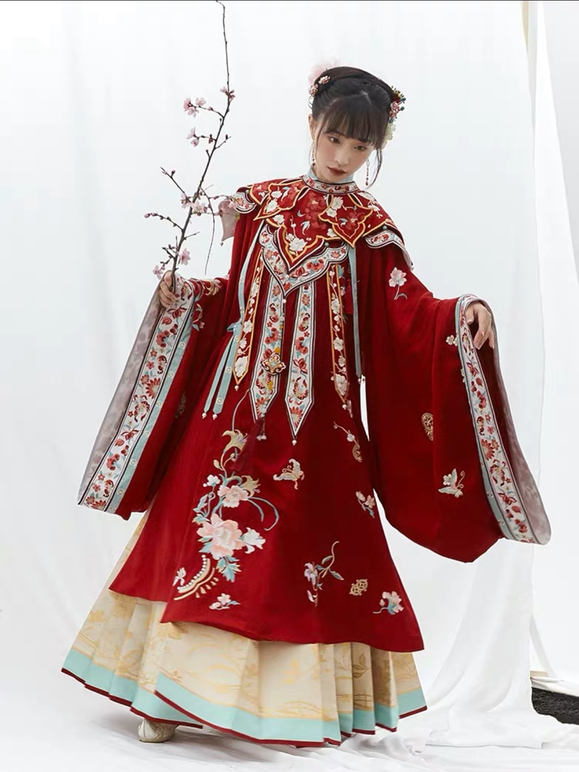 【店长推荐】气质高端拖尾婚服三件套