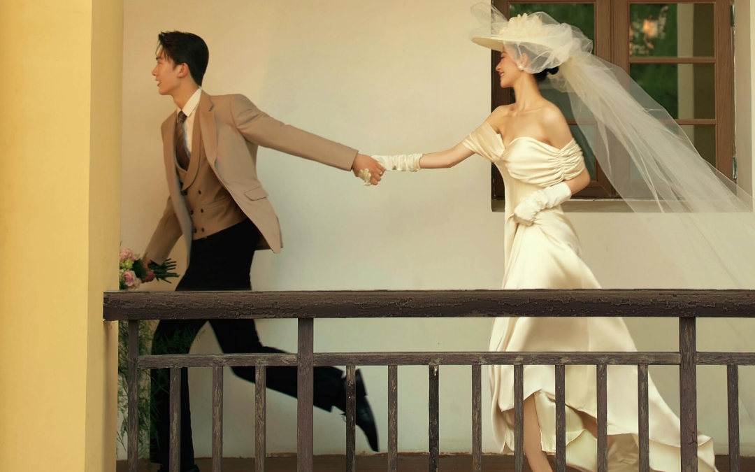 這組婚紗照就是我人生的法！式！文！藝！片！ · 