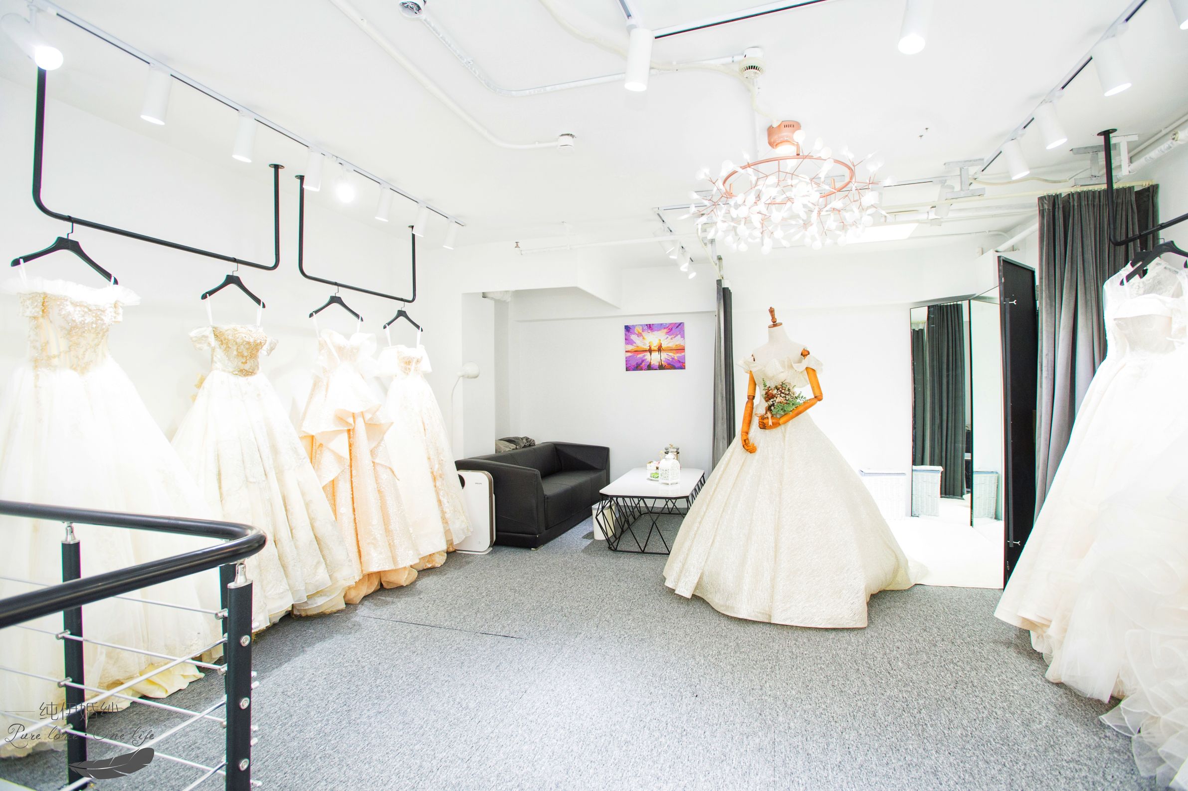 纯伊婚纱礼服小馆