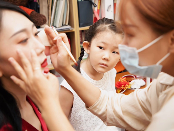 新娘跟妆全天跟 三套造型 秀禾 白纱 敬酒