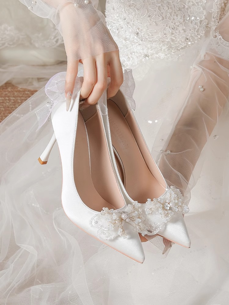2024新款婚鞋純色白色尖頭細跟高跟鞋女新娘伴娘鞋大碼珍珠飾扣