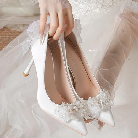 2024新款婚鞋纯色白色尖头细跟高跟鞋女新娘伴娘鞋大码珍珠饰扣