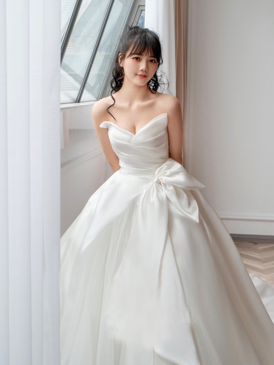 英倫風緞面婚紗款式禮服定制