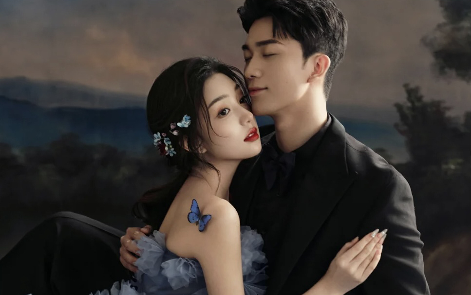 💙 拒绝千篇一律！雾霾蓝油画婚纱照美到窒息