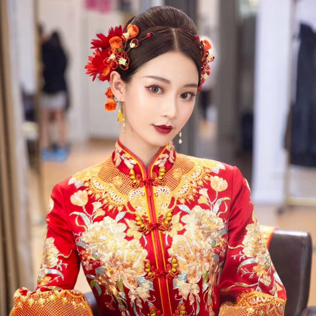 2020年新娘秀禾白纱跟妆造型