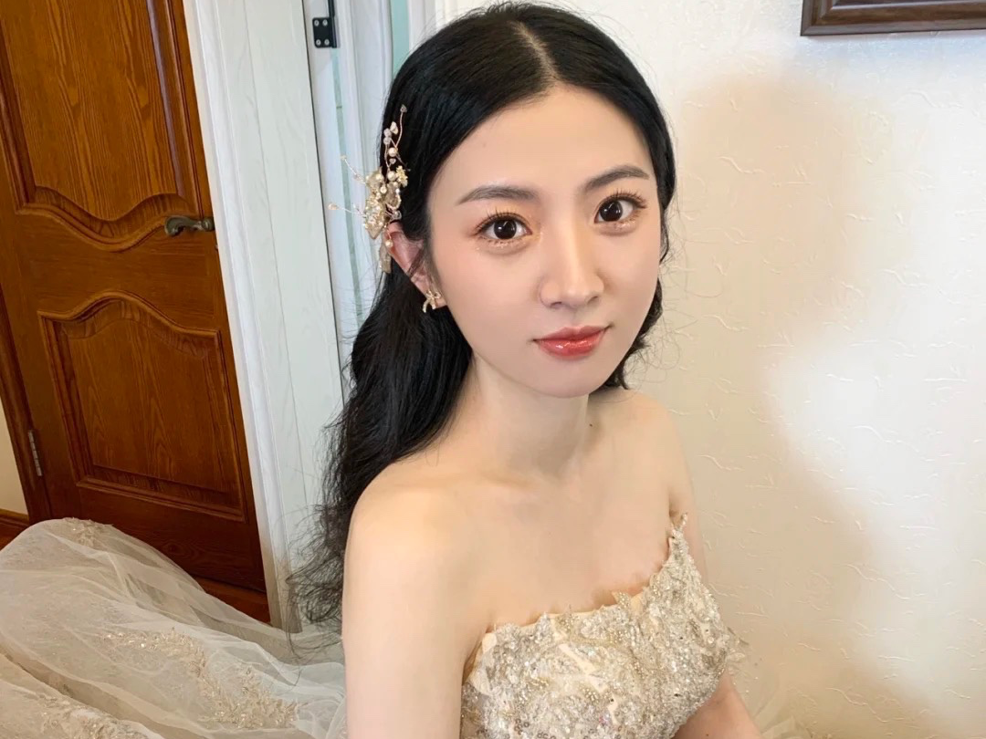 婚礼当天新娘跟妆+全包系列
