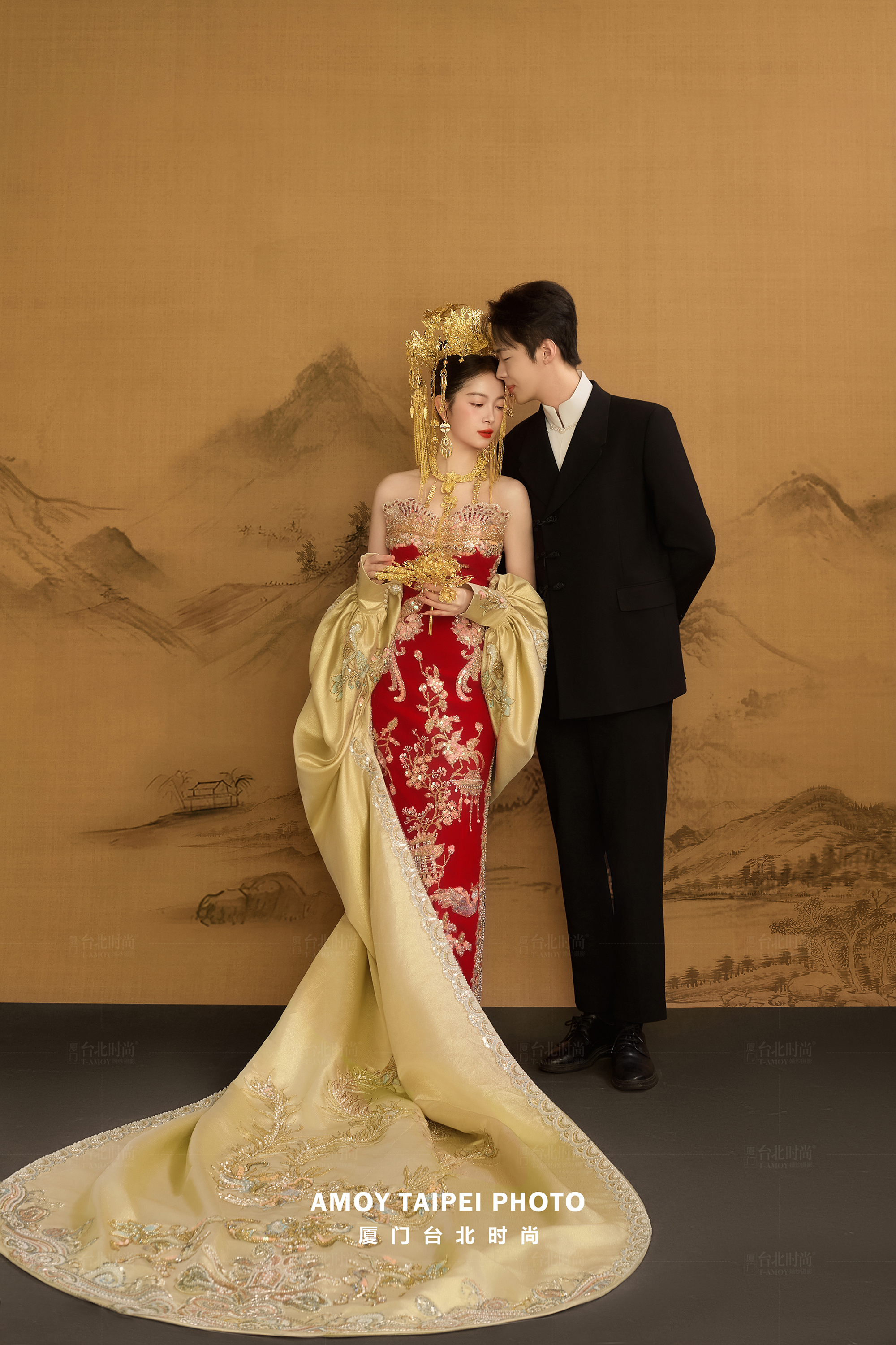 一眼就被这套黄金花冠新中式婚纱照的贵气圈粉