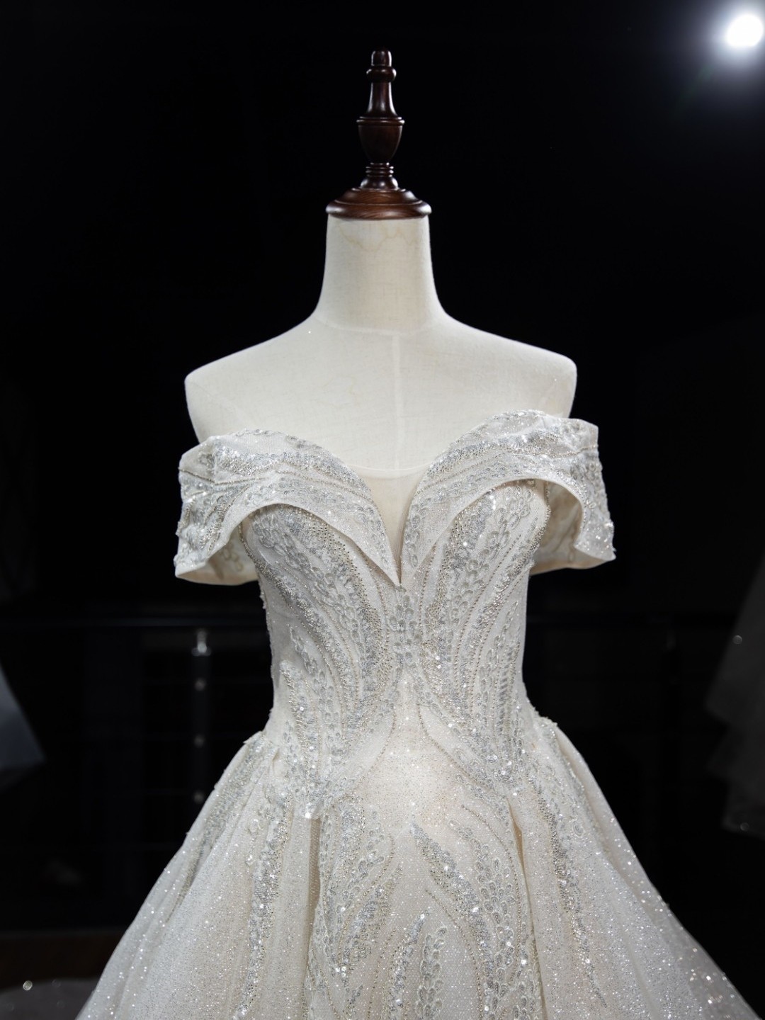 重工香槟金婚纱民族风秀禾