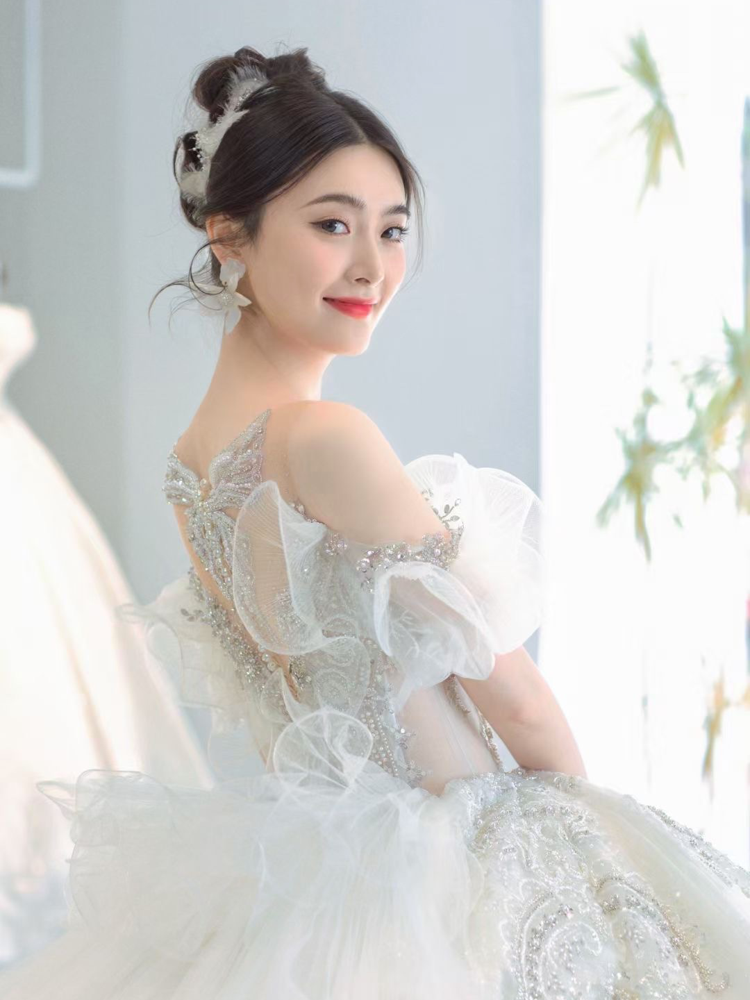 薄纱刺绣：尽显温柔浪漫