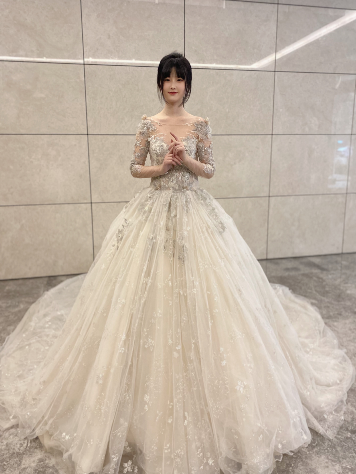 【超值三件套】拖尾婚纱+秀禾+敬酒礼服