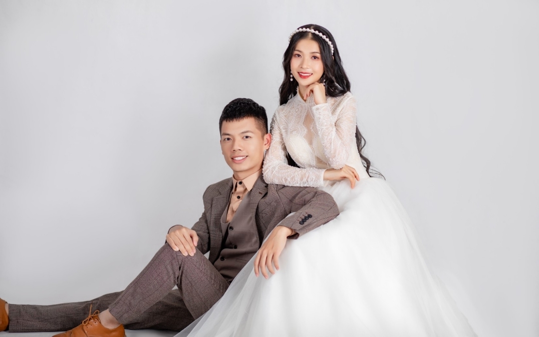 NY视觉婚纱摄影_纯室内婚纱照