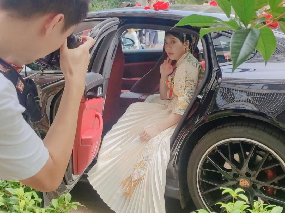 首席化妆全天跟妆二妆二造送礼服免租
