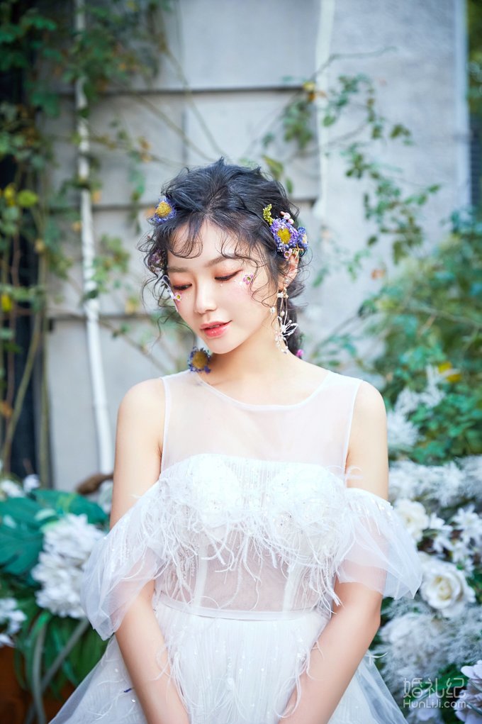 蕾丝+婚纱=高级优雅！婚礼这么穿美爆了