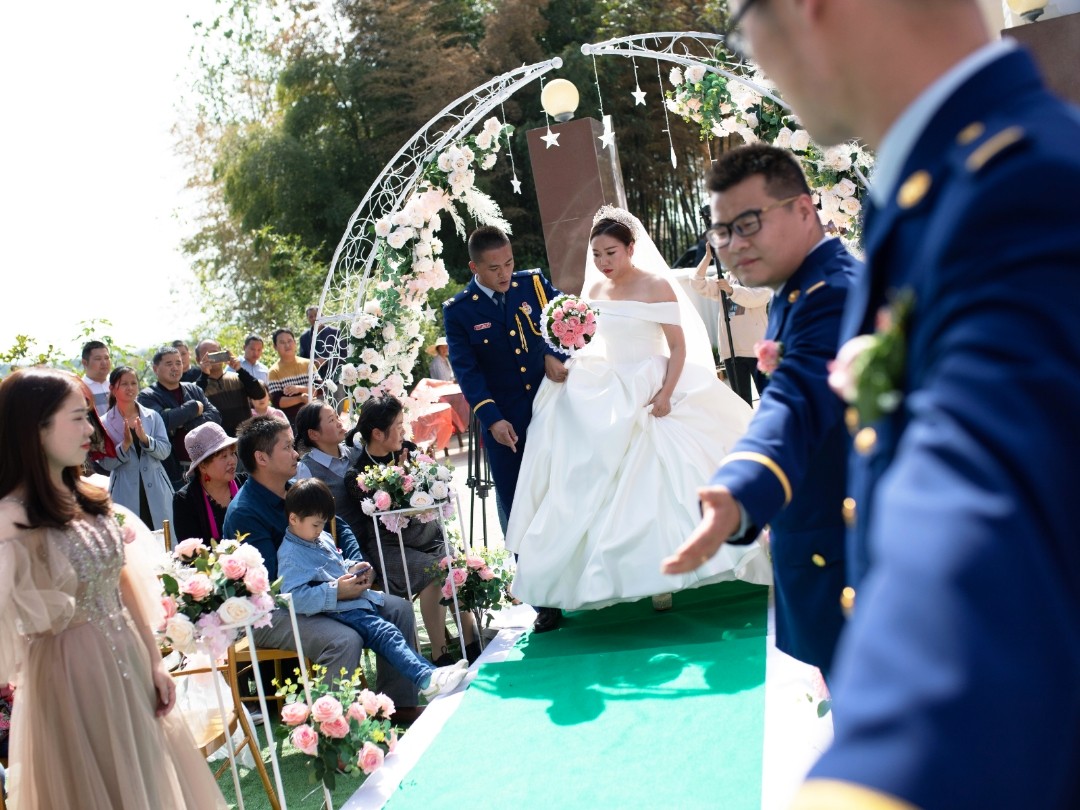 一笑傾城戶(hù)外家宴草坪婚禮