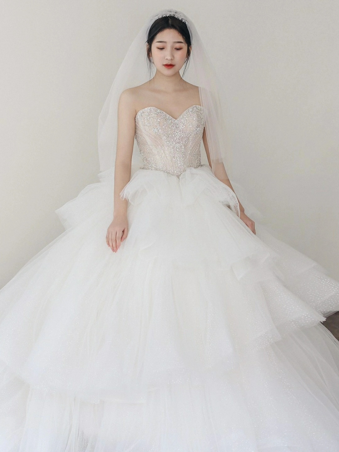 【超值性价比】婚纱套系+首席跟妆+伴娘服
