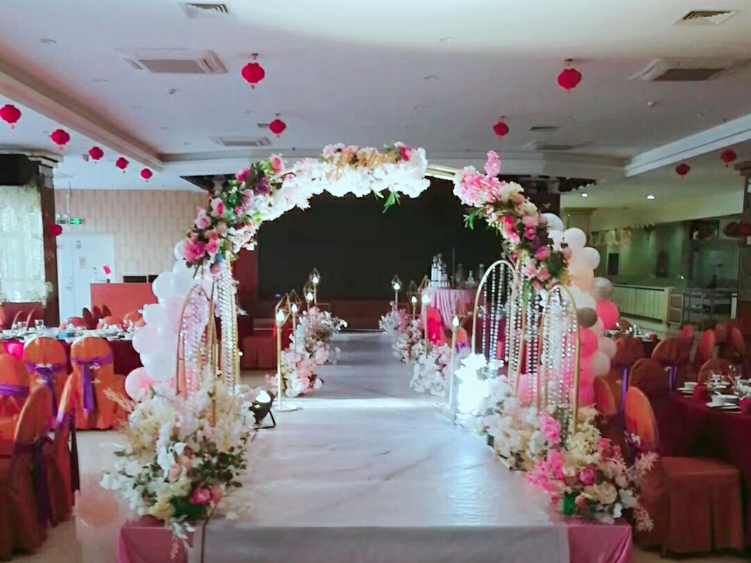 幽默风趣，大气稳重主持人