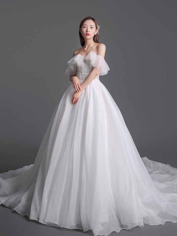2021新款设计师品牌婚纱