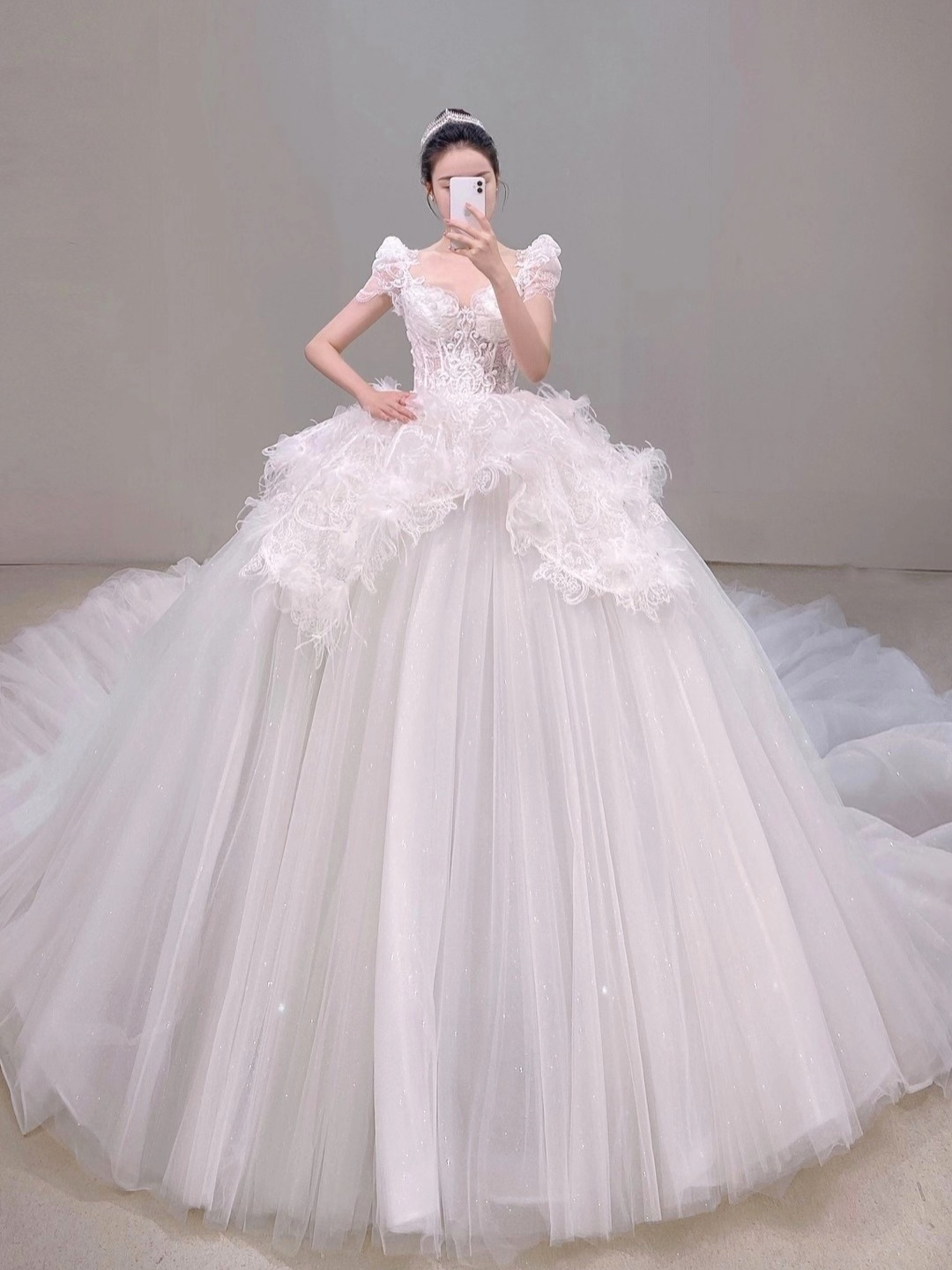 适合宴会小厅，或户外婚礼