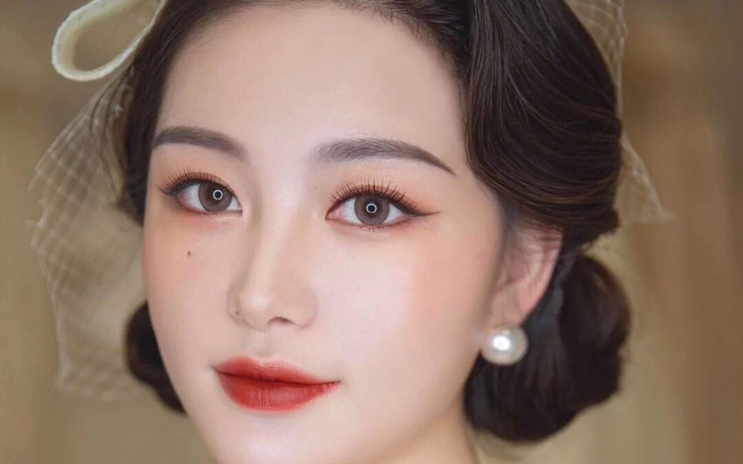 复古新娘（妆面造型的设计）