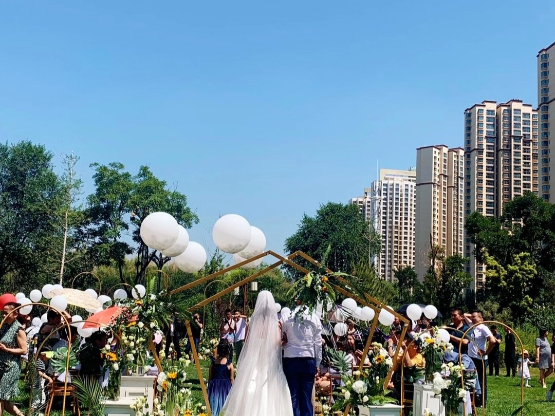 情缘婚庆在幸福的路上等你们哦