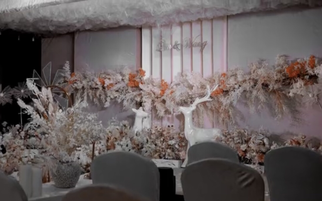 室内，香槟色，简约定制。