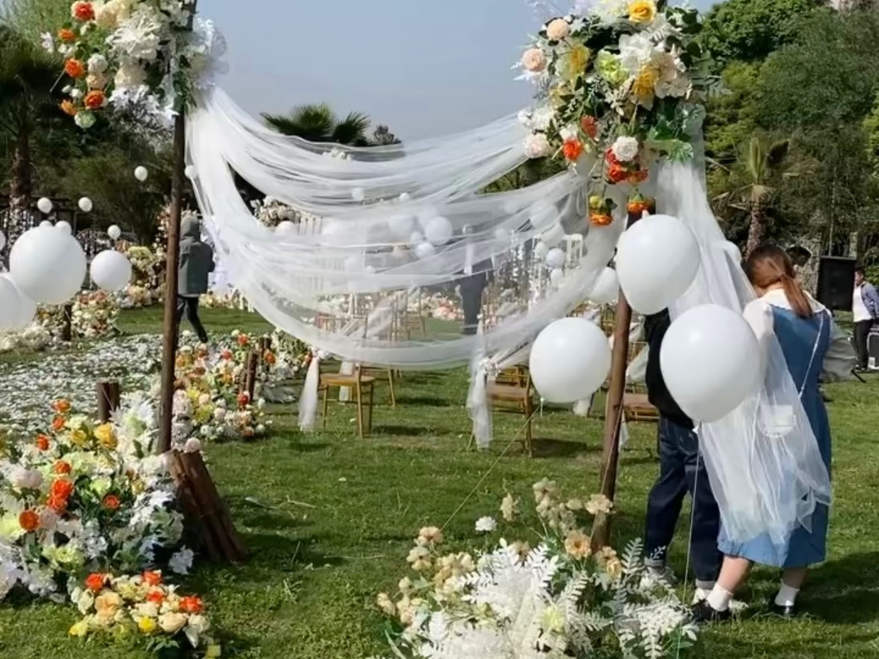 疫情特價，白色系戶外草坪婚禮