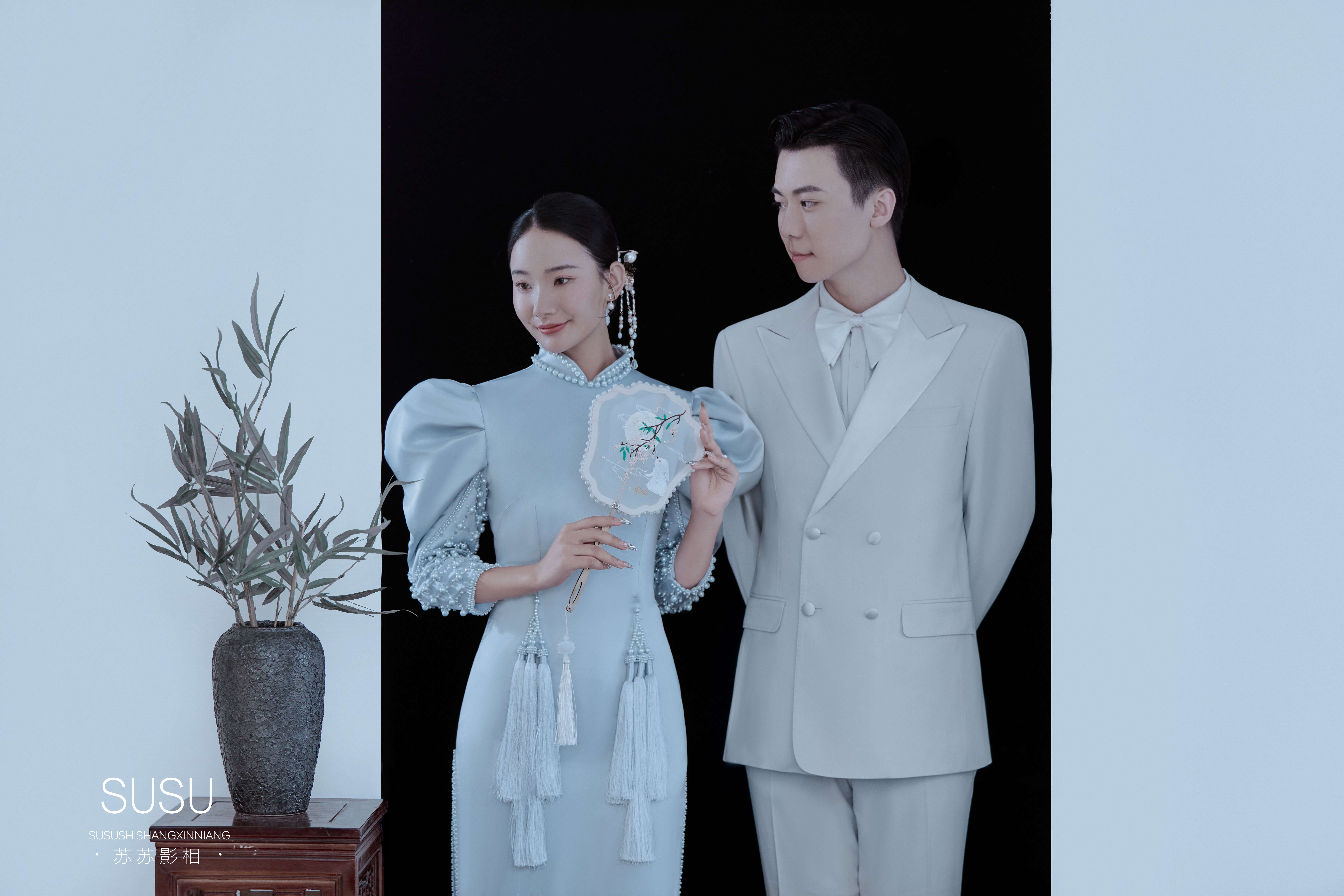 经典又高雅的蓝调新中式旗袍婚纱照