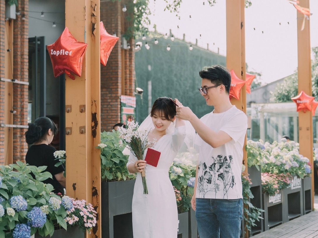 结婚领证新娘＋新郎两人妆容造型提供头纱