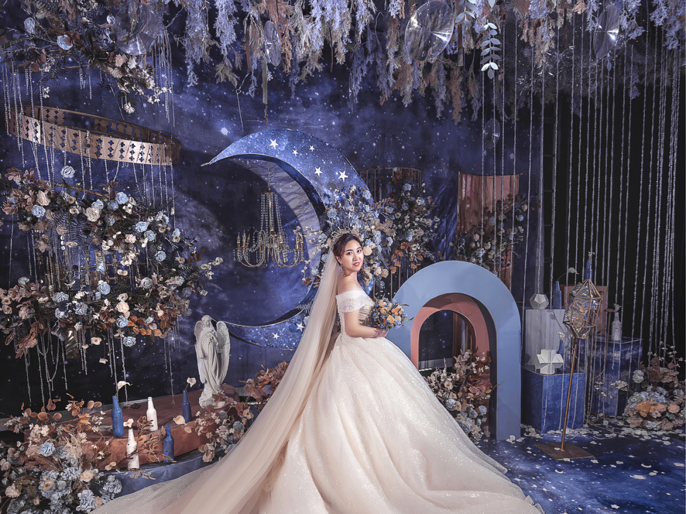 世上繁华种种，唯有你无可替代。