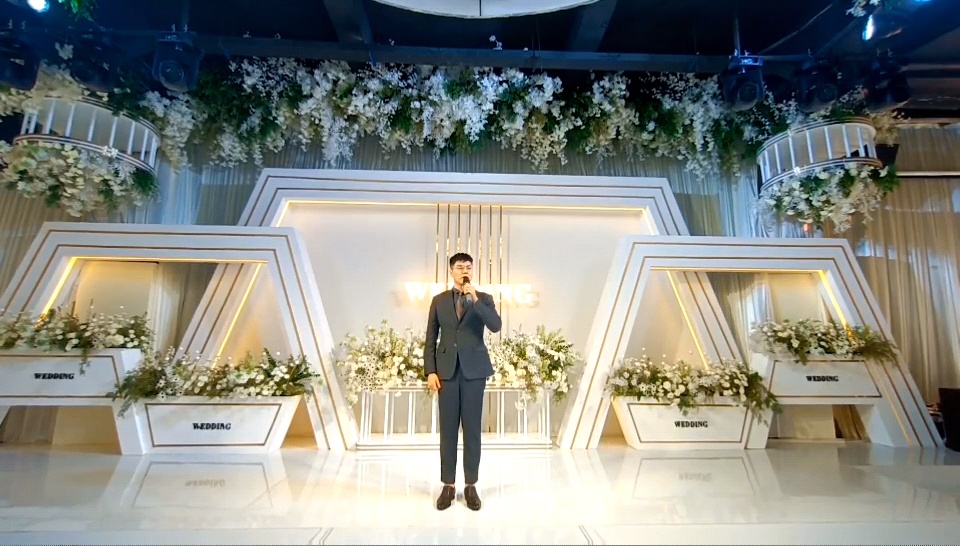 在爱你的人眼中你一直是闪闪发光的