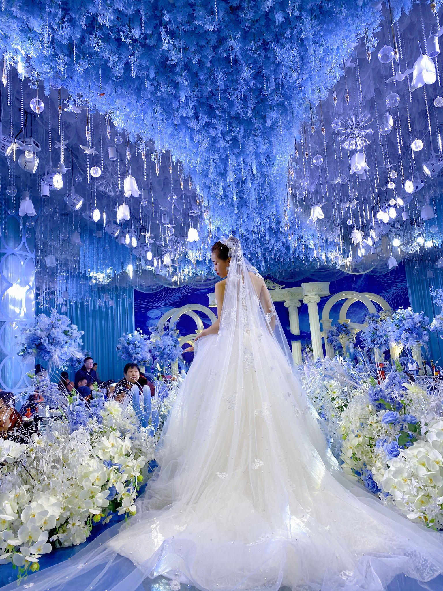 婚期已过，婚纱头纱 敬酒服全出