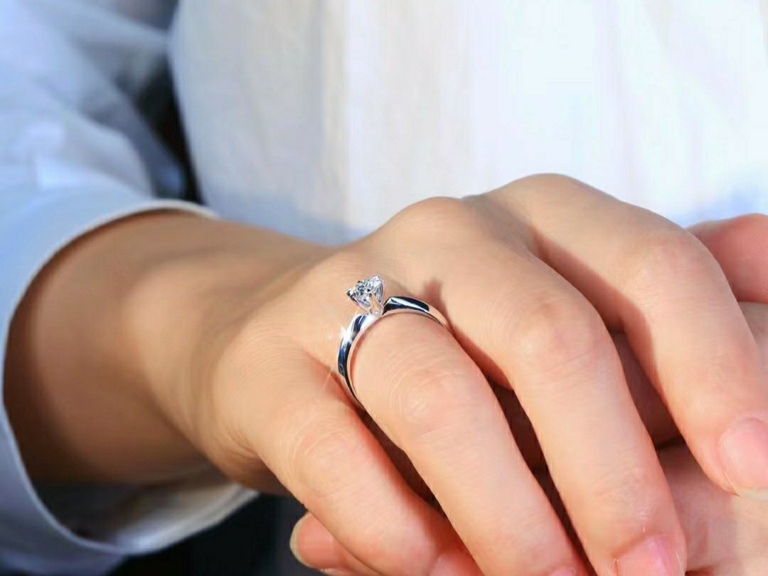 侧面点睛的六爪刀臂唯美款式